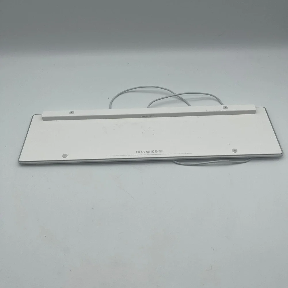 Apple A1243 Wired Keyboard with Numeric Keypad Silver Aluminum MB110LL/B Mac